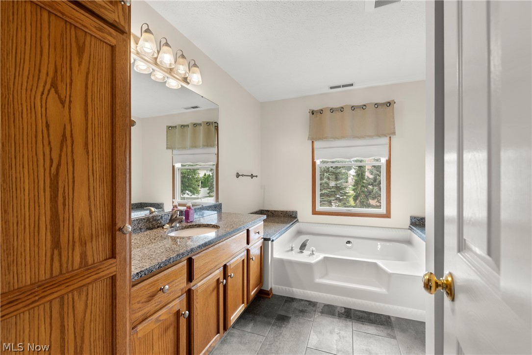 1016 Coopers Run Amherst OH 44001