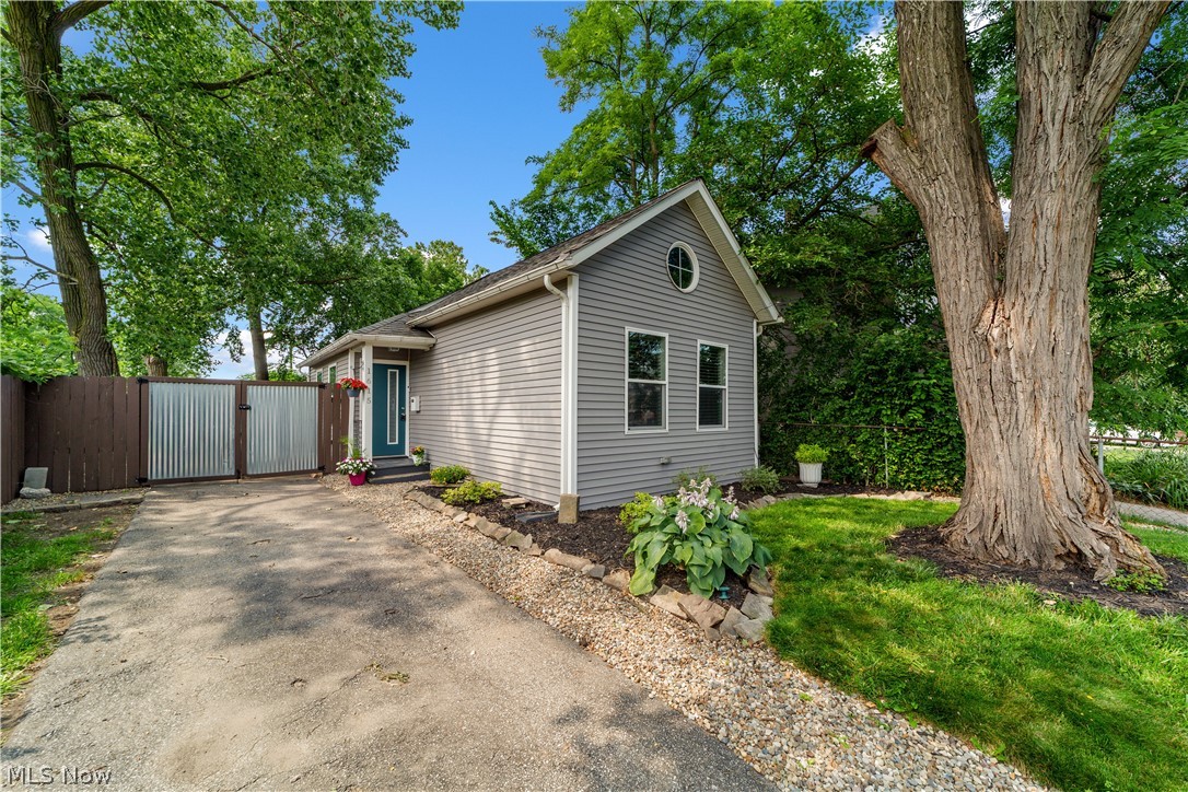 1615 Auburn Avenue Cleveland OH 44113