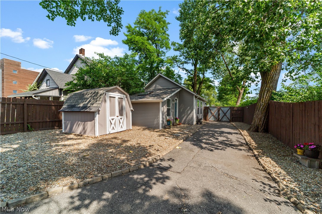1615 Auburn Avenue Cleveland OH 44113