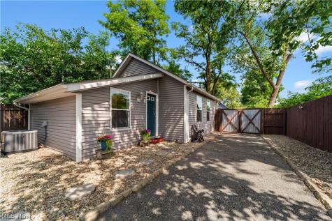 1615 Auburn Avenue Cleveland OH 44113