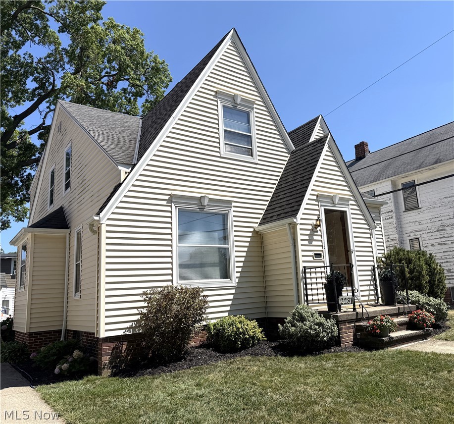 2231 Alger Road Lakewood OH 44107