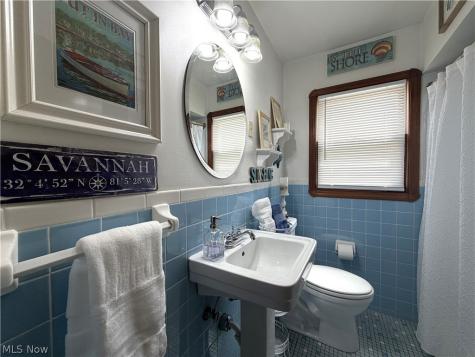 2231 Alger Road Lakewood OH 44107