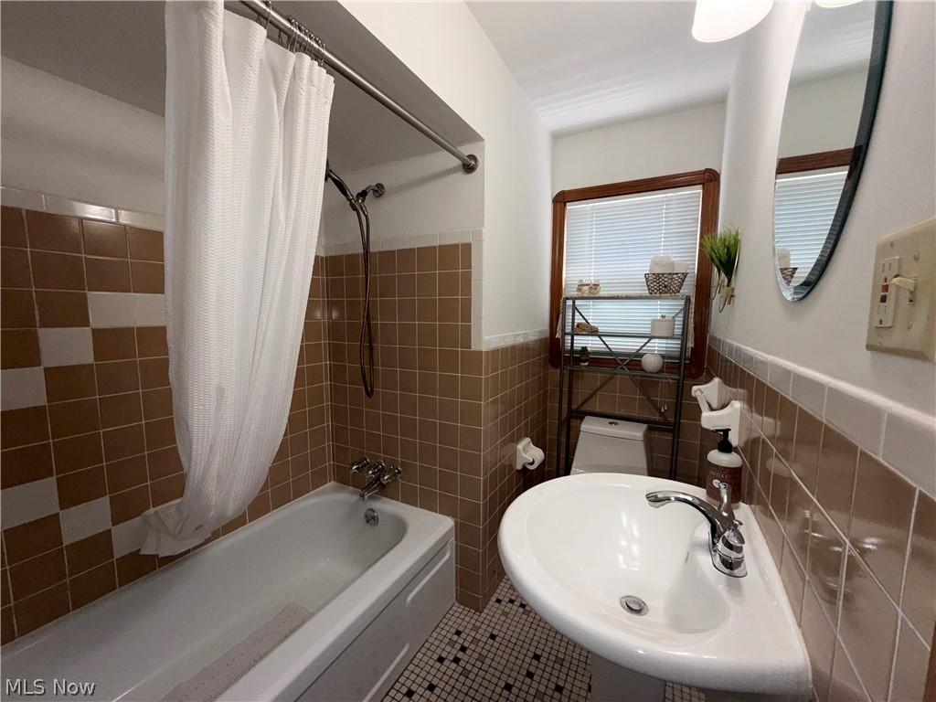 2231 Alger Road Lakewood OH 44107