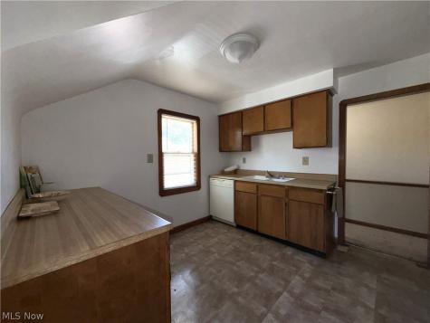 2231 Alger Road Lakewood OH 44107