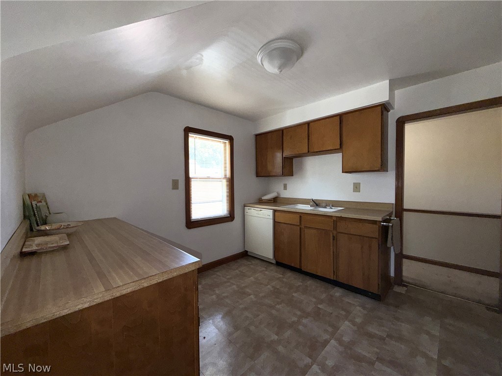 2231 Alger Road Lakewood OH 44107