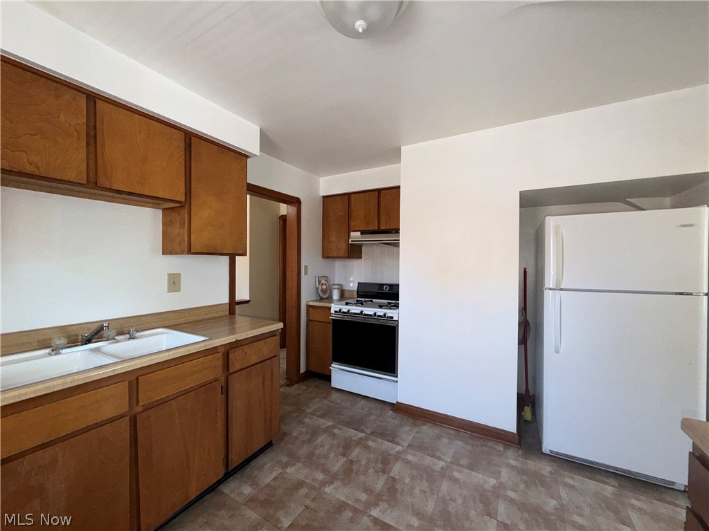 2231 Alger Road Lakewood OH 44107
