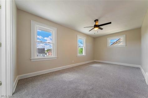 17408 Elsienna Avenue Cleveland OH 44135