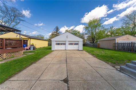 17408 Elsienna Avenue Cleveland OH 44135
