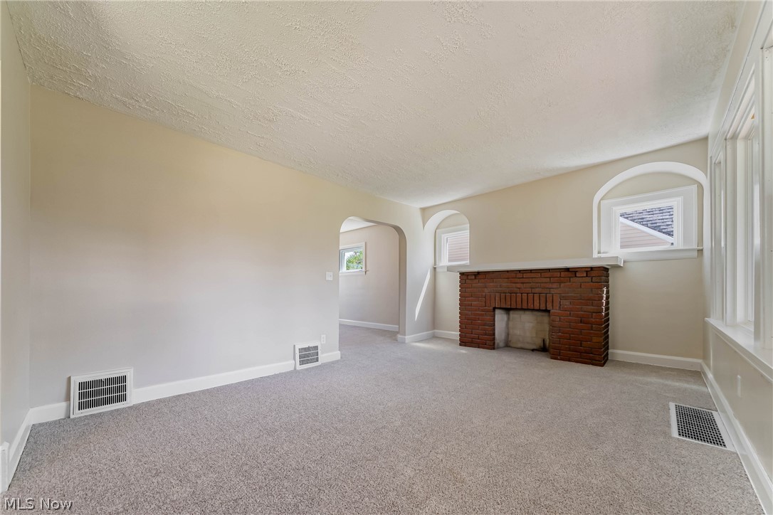 17408 Elsienna Avenue Cleveland OH 44135