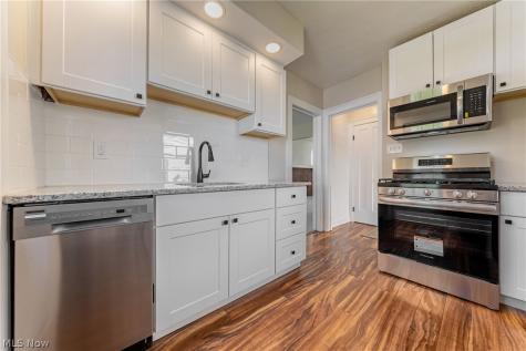 17408 Elsienna Avenue Cleveland OH 44135
