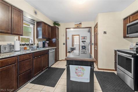 1200 Briarview Avenue NW North Canton OH 44720