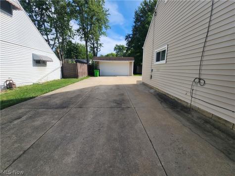 221 Wallace Drive Berea OH 44017