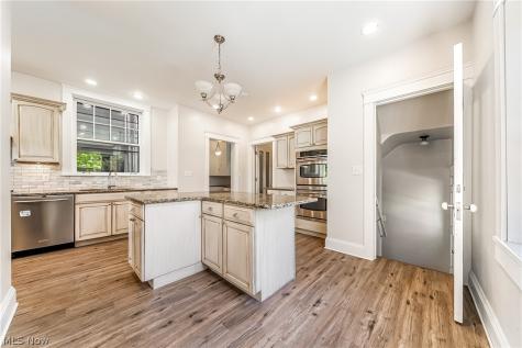 2170 S Overlook Road Cleveland Heights OH 44106