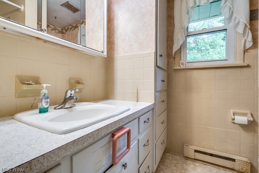 2267 Bellflower Road NE East Rochester OH 44625