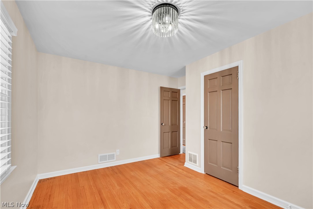 883 Bonnie Brae Avenue NE Warren OH 44483