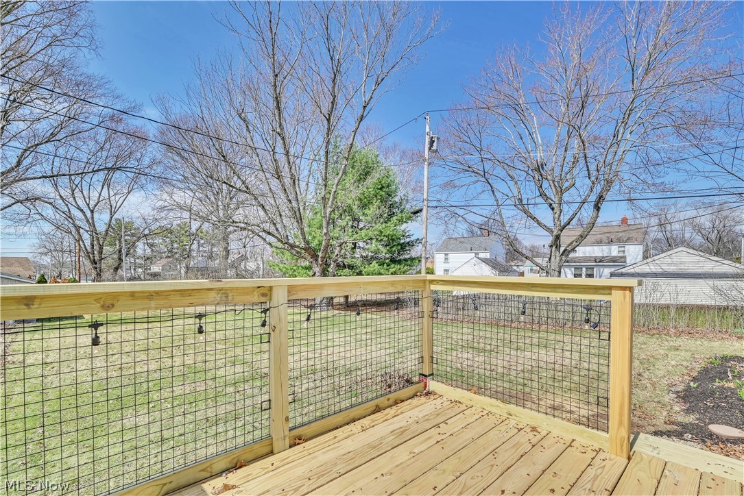 883 Bonnie Brae Avenue NE Warren OH 44483