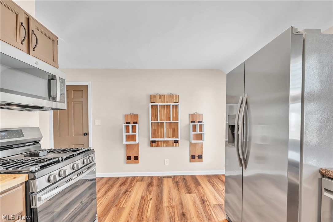 883 Bonnie Brae Avenue NE Warren OH 44483