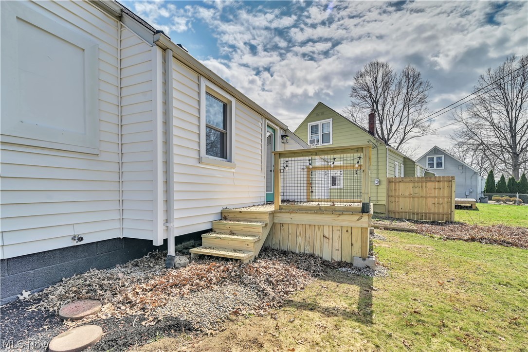 883 Bonnie Brae Avenue NE Warren OH 44483