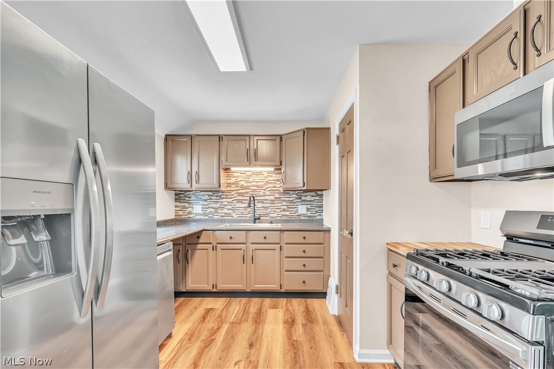 883 Bonnie Brae Avenue NE Warren OH 44483