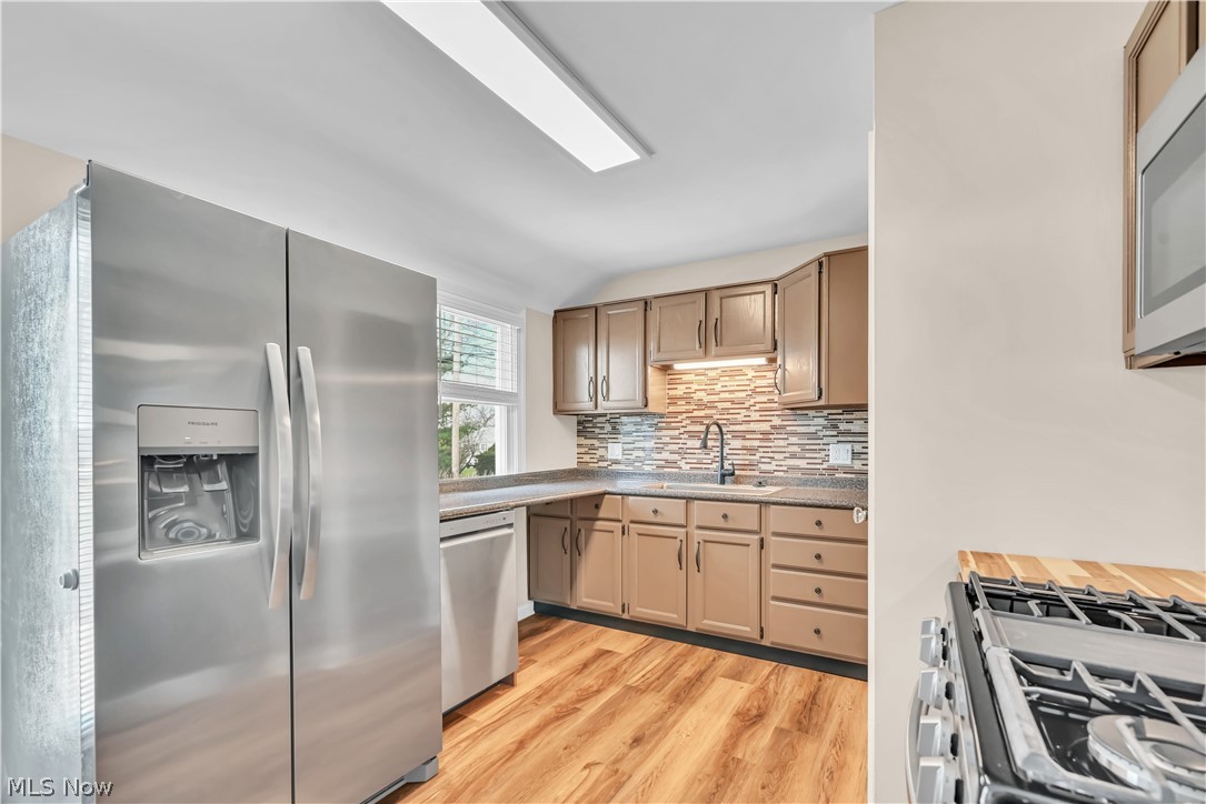 883 Bonnie Brae Avenue NE Warren OH 44483