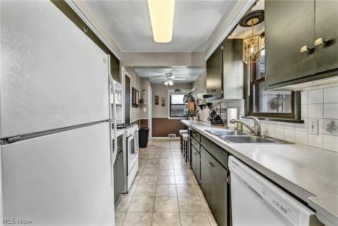 11908 Glamer Avenue Parma OH 44130