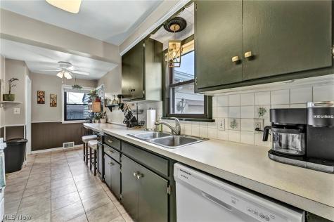 11908 Glamer Avenue Parma OH 44130