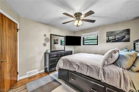 11908 Glamer Avenue Parma OH 44130