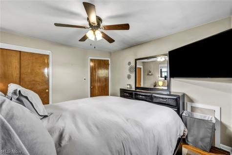 11908 Glamer Avenue Parma OH 44130