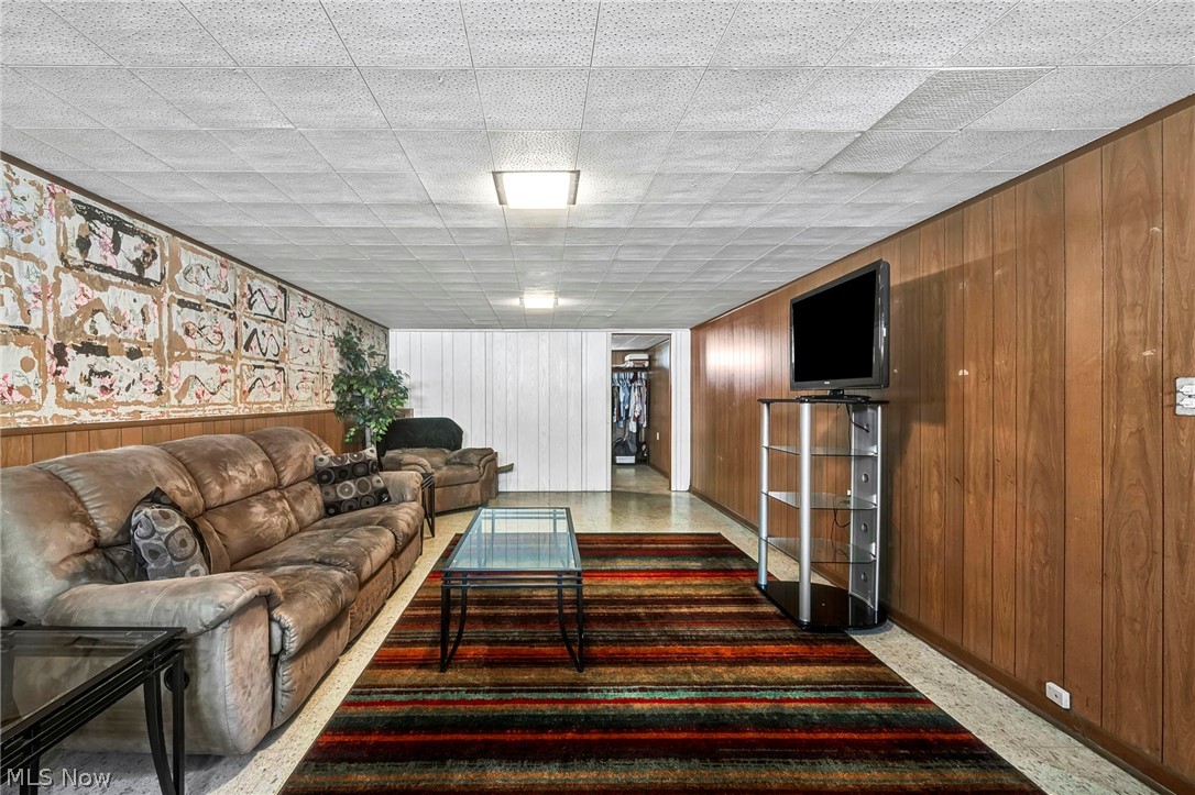 11908 Glamer Avenue Parma OH 44130
