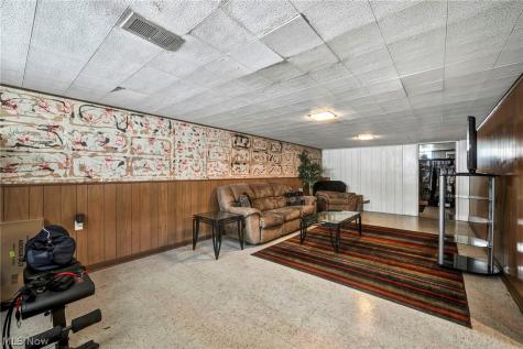 11908 Glamer Avenue Parma OH 44130