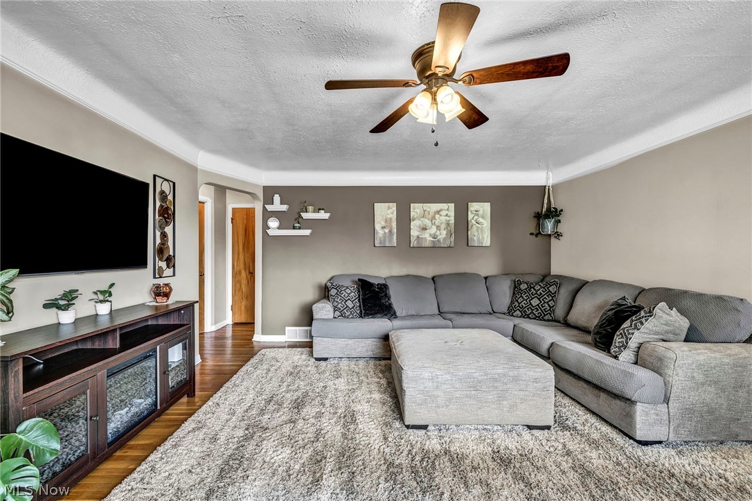 11908 Glamer Avenue Parma OH 44130