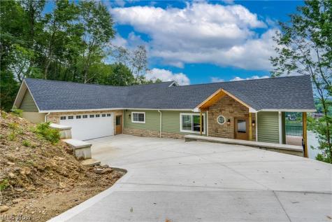 15 Huron Trail Malvern OH 44644
