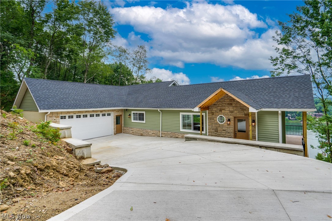 15 Huron Trail Malvern OH 44644