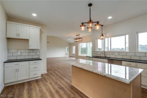 15 Huron Trail Malvern OH 44644