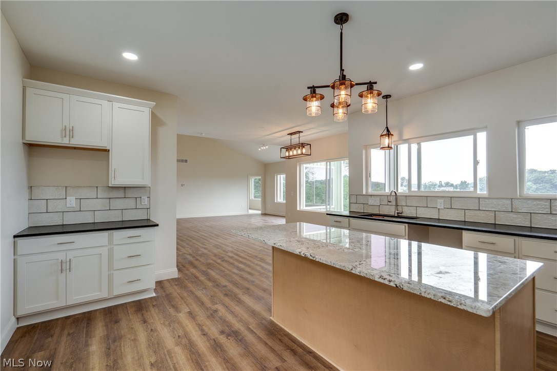 15 Huron Trail Malvern OH 44644