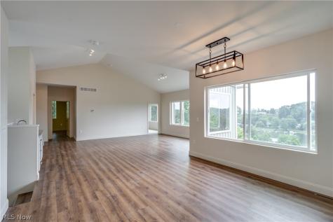 15 Huron Trail Malvern OH 44644