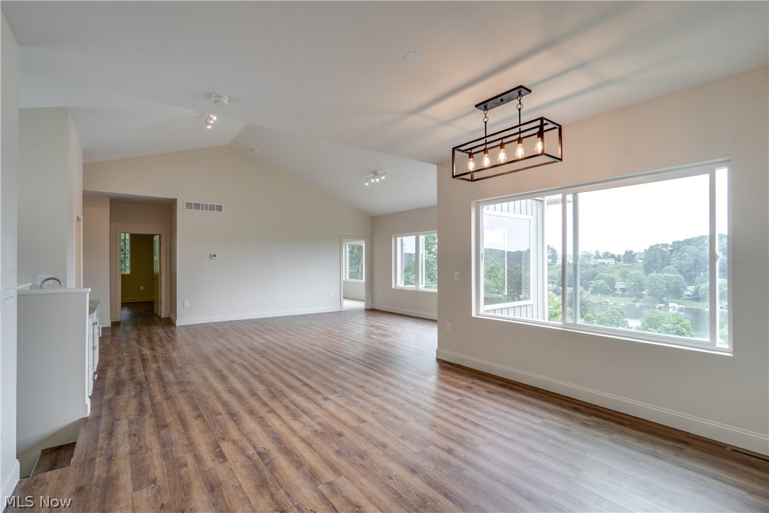 15 Huron Trail Malvern OH 44644