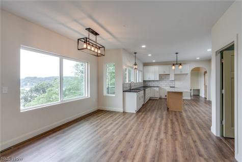15 Huron Trail Malvern OH 44644