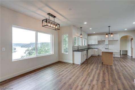 15 Huron Trail Malvern OH 44644