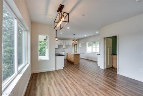 15 Huron Trail Malvern OH 44644