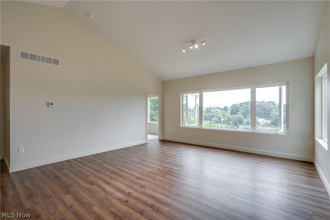 15 Huron Trail Malvern OH 44644
