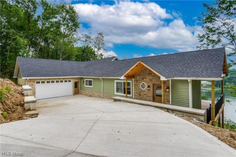 15 Huron Trail Malvern OH 44644