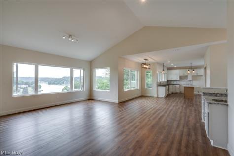 15 Huron Trail Malvern OH 44644