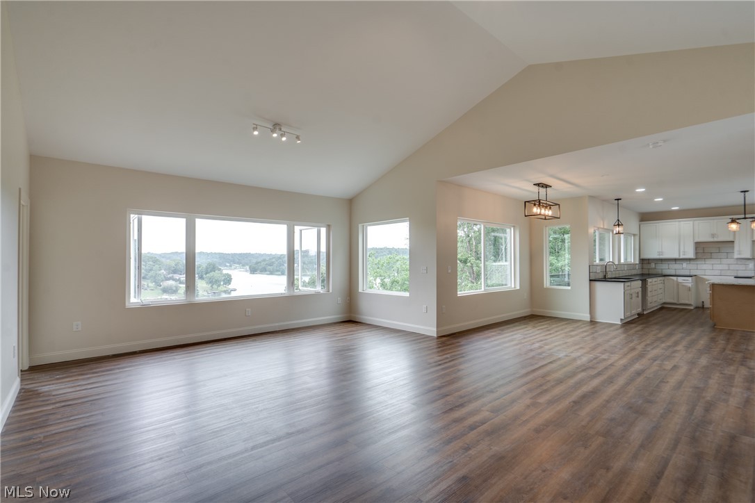 15 Huron Trail Malvern OH 44644