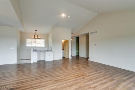 15 Huron Trail Malvern OH 44644