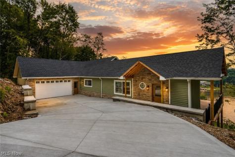 15 Huron Trail Malvern OH 44644