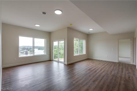 15 Huron Trail Malvern OH 44644