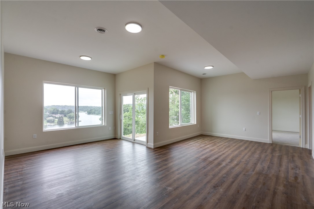 15 Huron Trail Malvern OH 44644