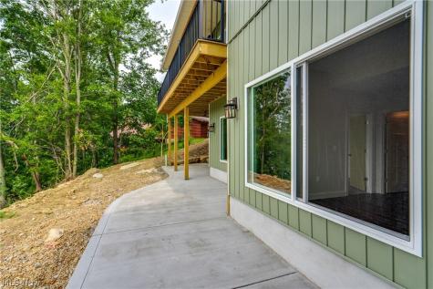 15 Huron Trail Malvern OH 44644