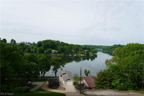 15 Huron Trail Malvern OH 44644